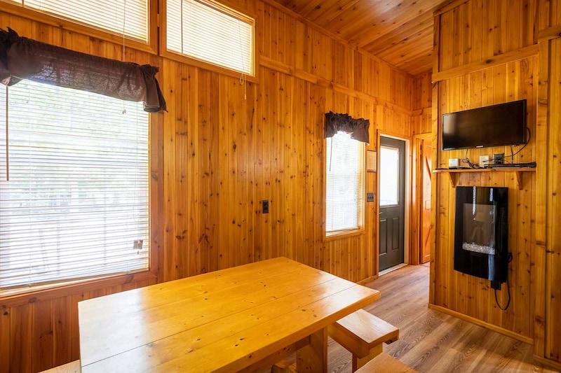 2 Bedroom Luxury Cottage-5